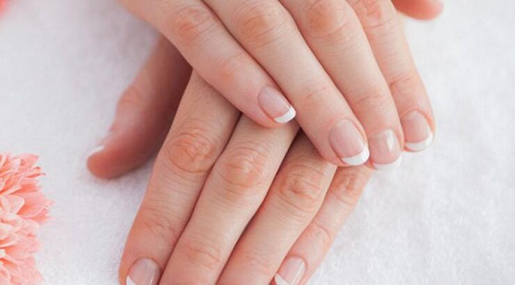 Κορίτσια το ξέρατε; Το γαλλικό μανικιούρ είναι αμερικανικό!