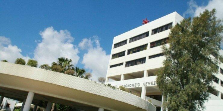 Του έφερε το σίδερο στο κεφάλι