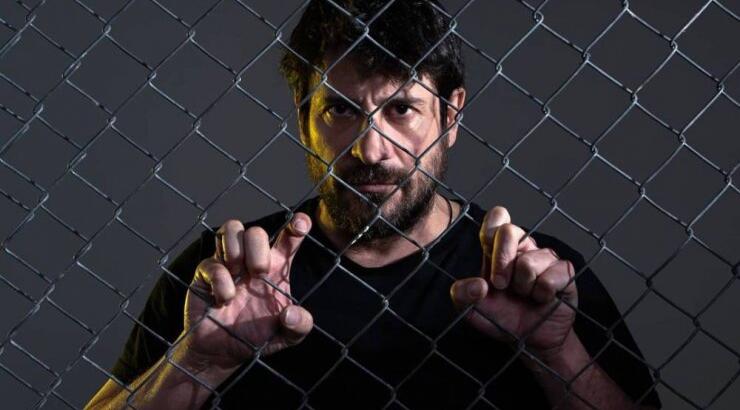 Αλέξης Γεωργούλης: “Όταν ερωτεύεσαι καταστρέφεις πράγματα που έχεις “χτίσει”, όπως τη δουλειά σου” [βίντεο]