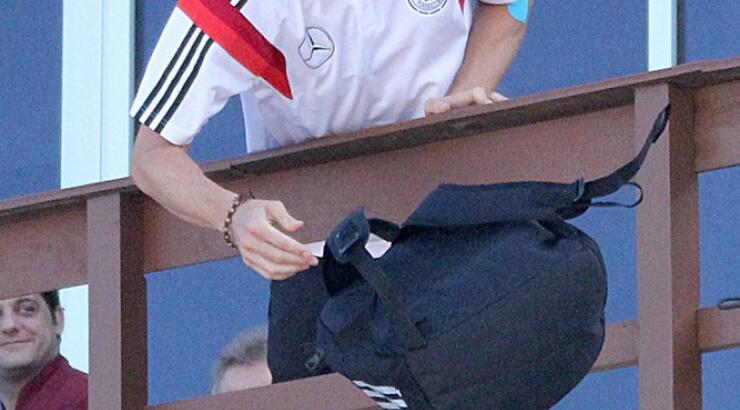 Τα πέταξε όλα η Εθνική Γερμανίας μετά την κατάκτηση του Μουντιάλ [εικόνες]