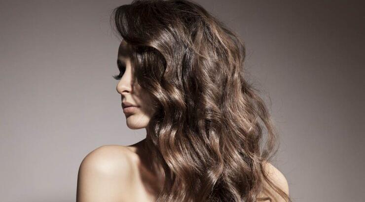 Μεταμόρφωσε τις ατίθασες, κατσαρές μπούκλες σου