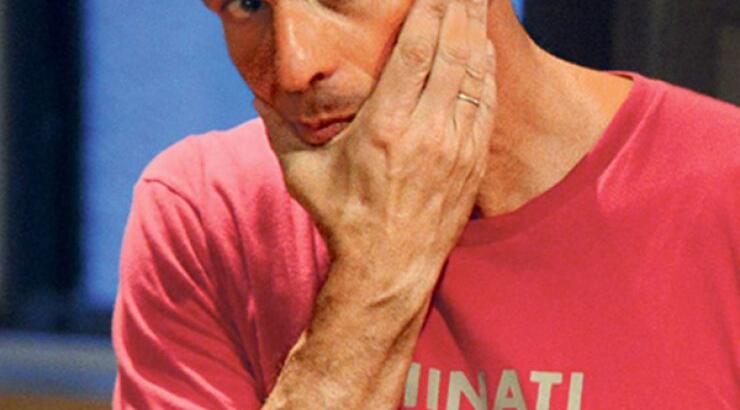 Ταξιδεύει άνετος χαλαρός και χωρίς ασφάλεια ο Γιάνης Βαρουφάκης