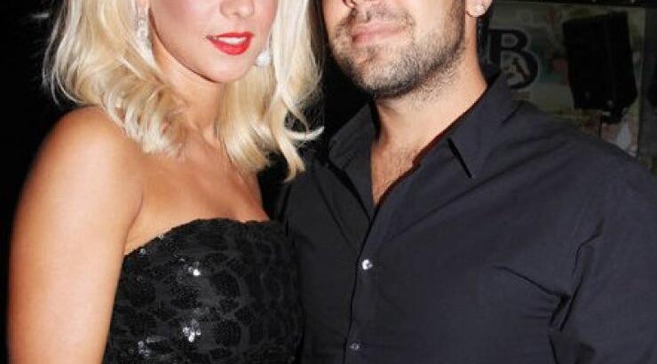 Ποιος τραγουδιστής παντρεύεται μοντέλο;