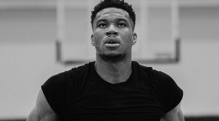 Γιάννης Αντετοκούνμπο: "Θα γύριζα να πουλάω CD αν ήταν να έχω τον πατέρα μου"