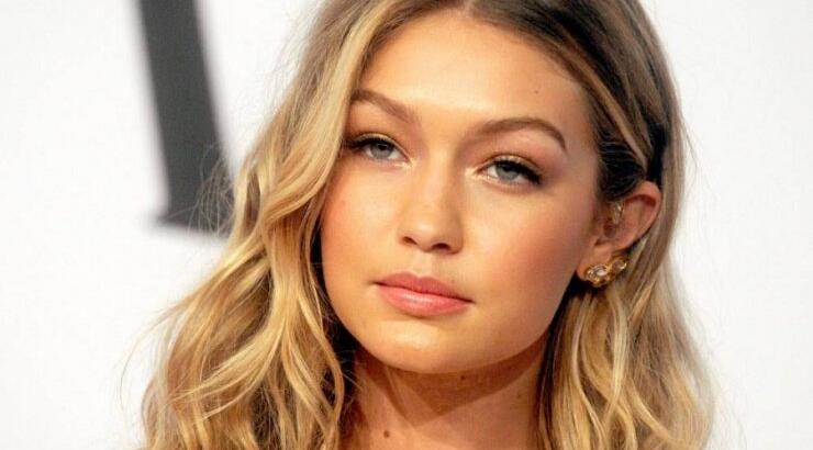 Η Gigi Hadid φόρεσε ένα σακάκι H&M που κοστίζει 40 ευρώ