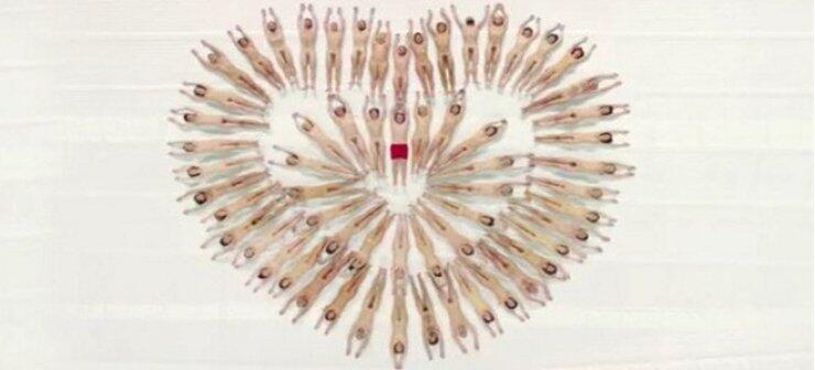 140 ηθοποιοί πετούν τα ρούχα τους και μας παρακινούν να γνωρίσουμε το σώμα μας [βίντεο]