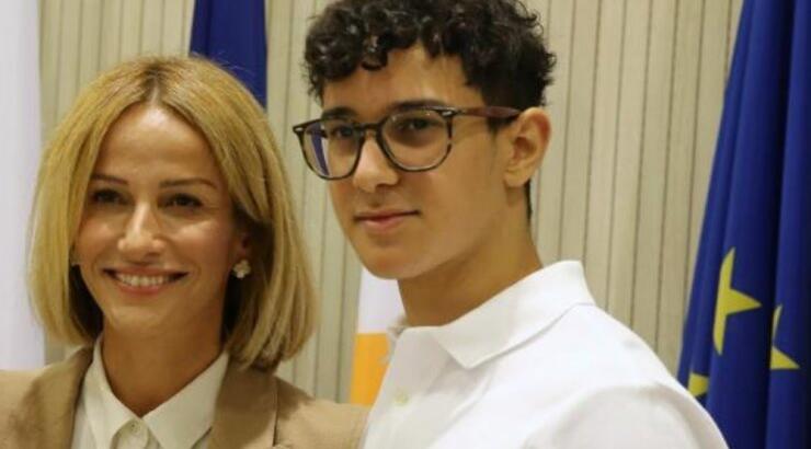 Έμιλυ Γιολίτη: Ο γιος της κατετάγη στον στρατό! [εικόνα]