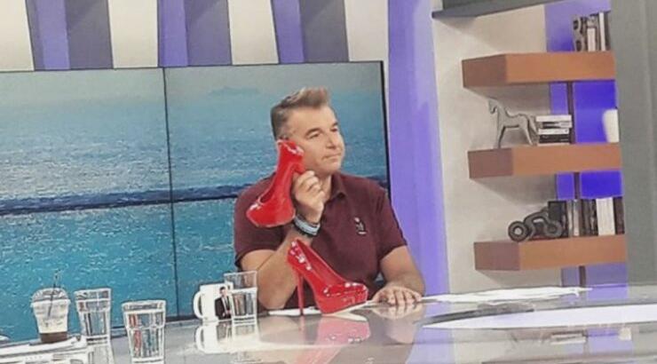 Ο Γιώργος Λιάγκας περπάτησε σε ψηλοτάκουνα on air! [βίντεο]