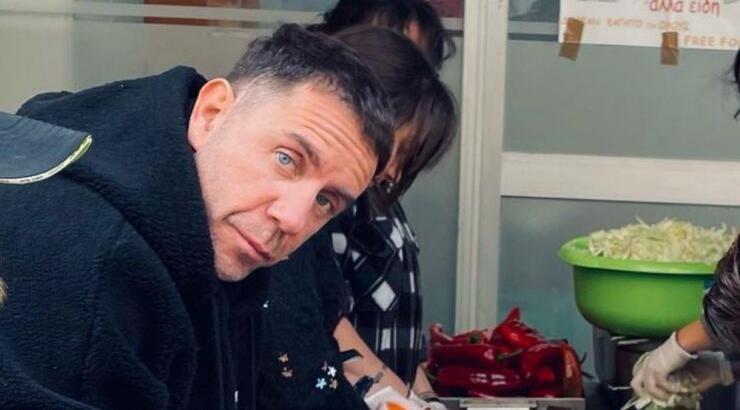 Γιώργος Μαζωνάκης: Πέρασε την Τσικνοπέμπτη μαγειρεύοντας για τους άστεγους [εικόνες & βίντεο]