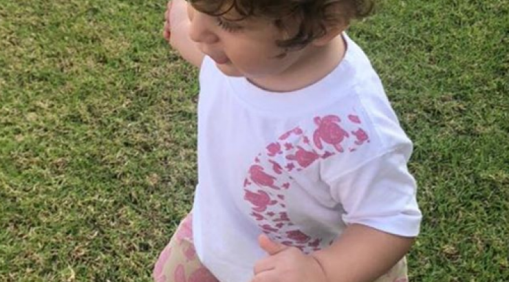 Ο γιος ζευγαριού της κυπριακής showbiz έκανε τα πρώτα του βήματα και “έλιωσε” τη μαμά του!