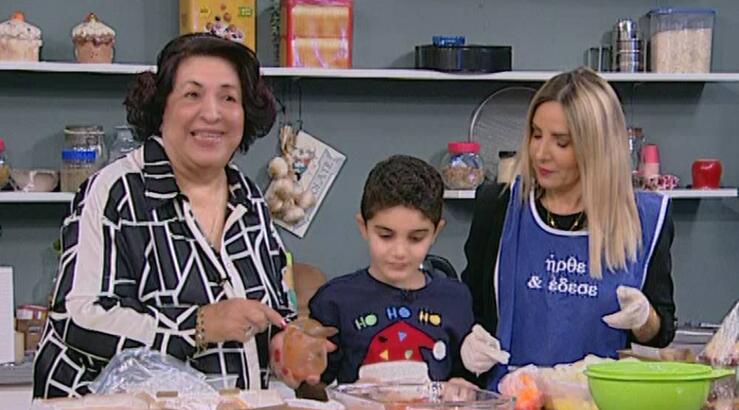Ο γιος της Κουφαλίδου στην κουζίνα της Δαμιανού με τη γιαγιά του έφτιαξαν πίτσα [βίντεο]
