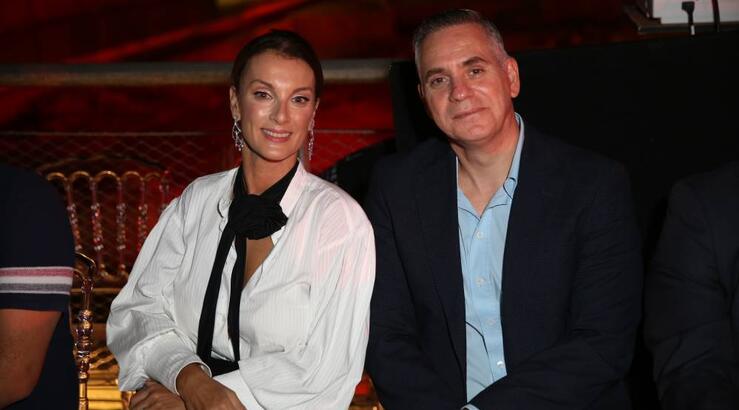 Ο Νικόλας Παπαδόπουλος έπαιξε το “Ζεϊμπέκικο της Ευδοκίας” στην κιθάρα το βράδυ του Αγίου Βαλεντίνου [βίντεο]