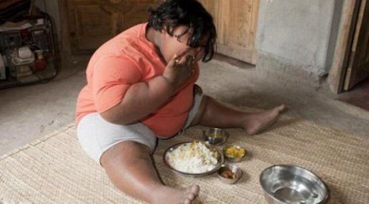 Το 9χρονο κοριτσάκι είναι 92 κιλά και τρώει 180 μπανάνες, 8 κιλά πατάτες και 14 κιλά ρύζι!
