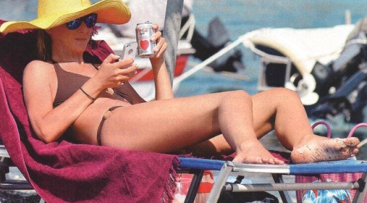 Κατερίνα Γκαγκάκη: Καυτή 45άρα διευθύντρια! 