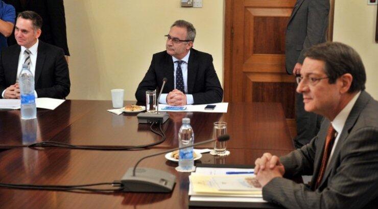 Ο Πρόεδρος ενημερώνει το Συμβούλιο Αρχηγών για το κυπριακό