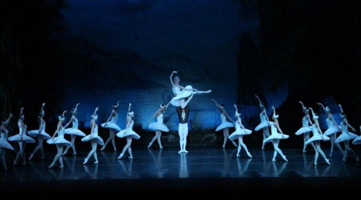 Στην Κύπρο το αριστούργημα του ρομαντισμού, η Λίμνη των Κύκνων