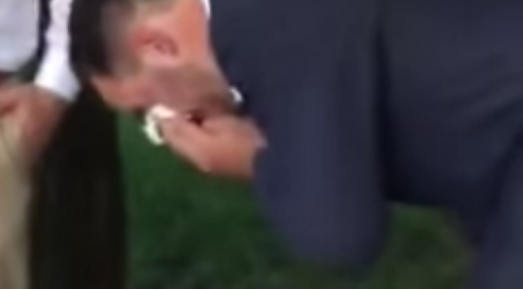 Η αντίδραση ενός γαμπρού όταν βλέπει τη νύφη!