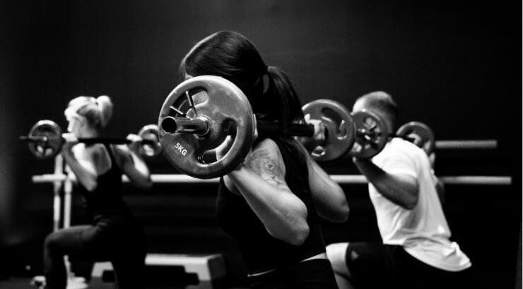 Πρόγραμμα γυμναστικής για σχηματισμένη πλάτη