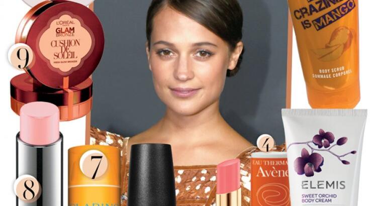 Happy team με τα απαραίτητα προϊόντα