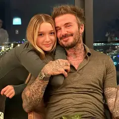 Το γλυκό φιλί της Harper Beckham στον μπαμπά της David σε μια παραθαλάσσια εξόρμηση