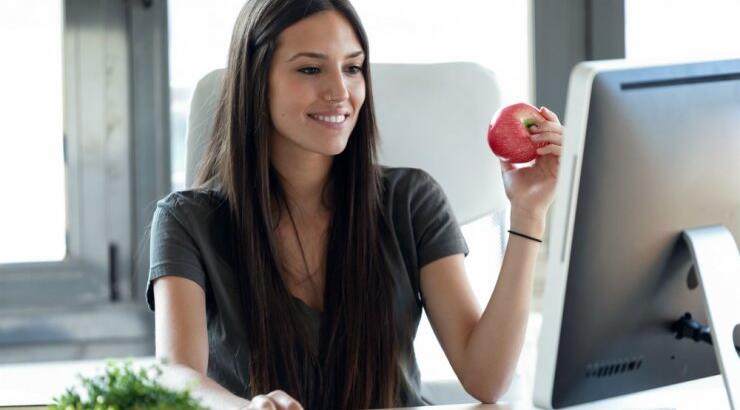 6 χρήσιμες συμβουλές διατροφής εάν εργάζεσαι από το σπίτι