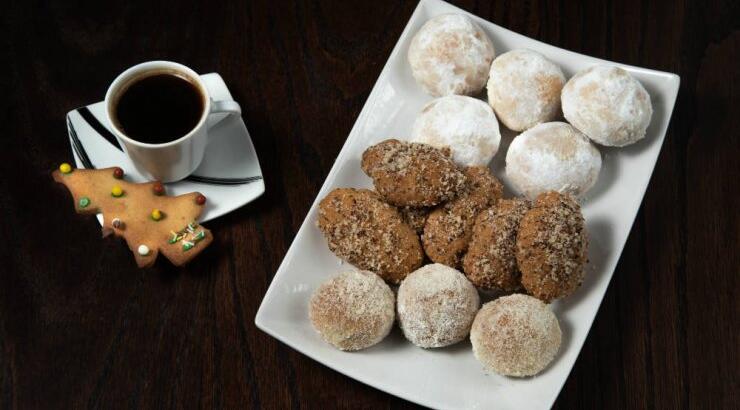 Συνταγές χαμηλές σε θερμίδες για μελομακάρονο και κουραμπιέδες