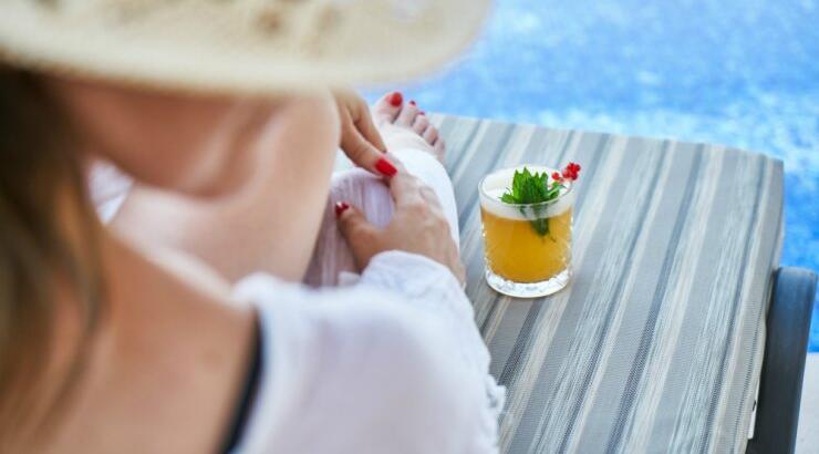 Καλοκαίρι & Αλκοόλ: Μια εξίσωση που μας προσθέτει βάρος