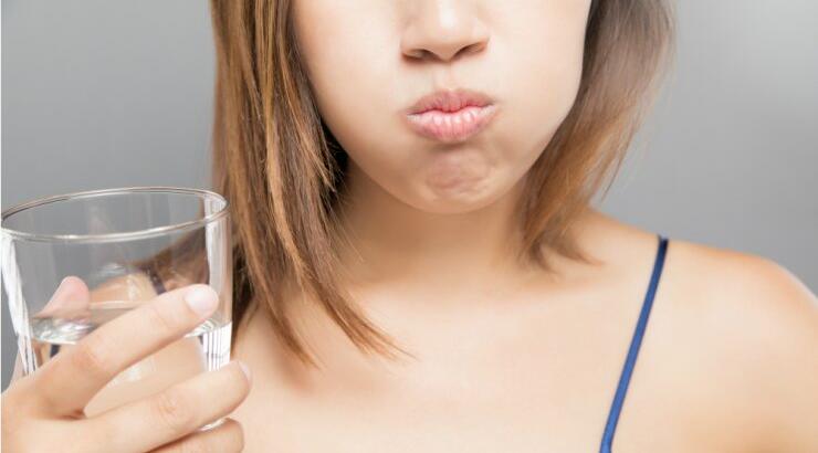 Στοματικά διαλύματα: Πώς μπορούν να περιορίσουν την μετάδοση του κορωνοϊού