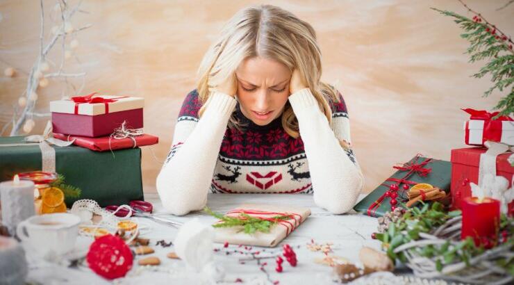 Τέσσερις συμβουλές επιβίωσης εάν δεν είσαι φαν των γιορτών