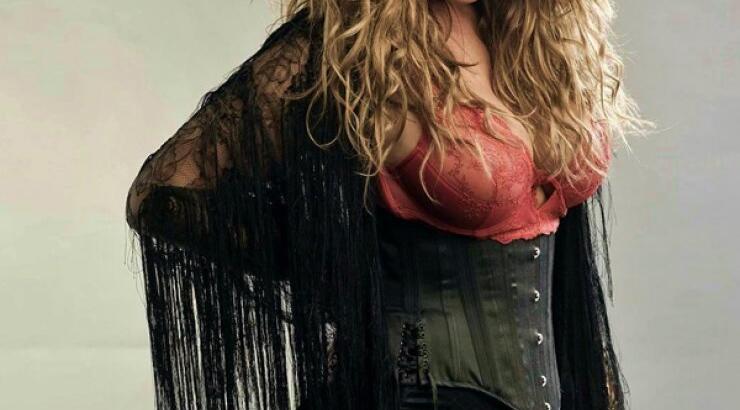 Έλενα Παπαρίζου: Η αντίδραση του συζύγου της όταν είδε τη σέξι φωτογράφισή της για το μιούζικαλ