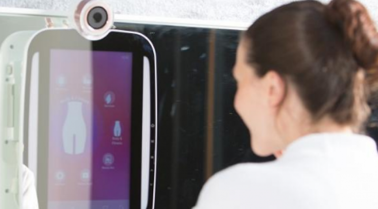 Ο "μαγικός" καθρέφτης που φτιάχνει τις ατέλειές μας!