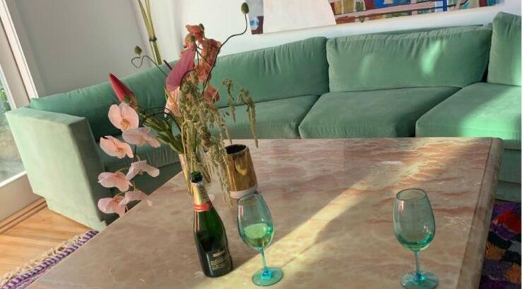 Οκτώ επώνυμοι μας δείχνουν γωνιές από τα σπίτια τους