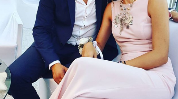 Τρελά ερωτευμένος! Ο Hovig χορεύει με τη σύντροφό του έξω από την εκκλησία!