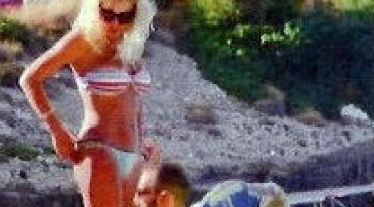 Αντώνης Κανάκης - Κλέλια Ρένεση: Καυτά φιλιά στη Ζάκυνθο