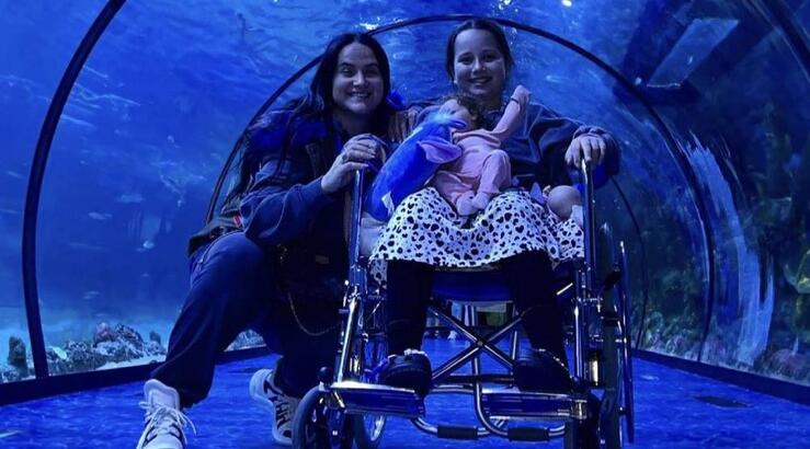 Χάρις Πότσου: Ξανά στο χειρουργείο η κόρη της για τη σπάνια νόσο στο πόδι 