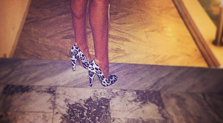 Τα πόδια διάσημης Ελληνίδας τραγουδίστριας που προκαλούν αναστάτωση