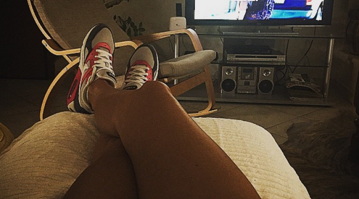 Σε ποια Ελληνίδα τραγουδίστρια ανήκουν αυτά τα γυμνασμένα πόδια;