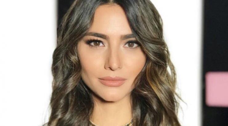 H Ηλιάνα Παπαγεωργίου μας δείχνει πως να φορέσουμε ένα basic Zara παντελόνι και να δείχνουμε σέξι