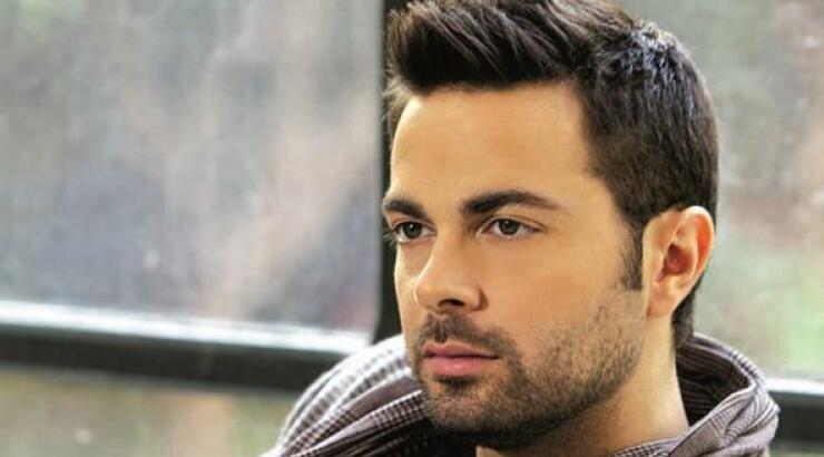 Ηλίας Βρεττός: Μετά από 3 χρόνια ξυρίστηκε!