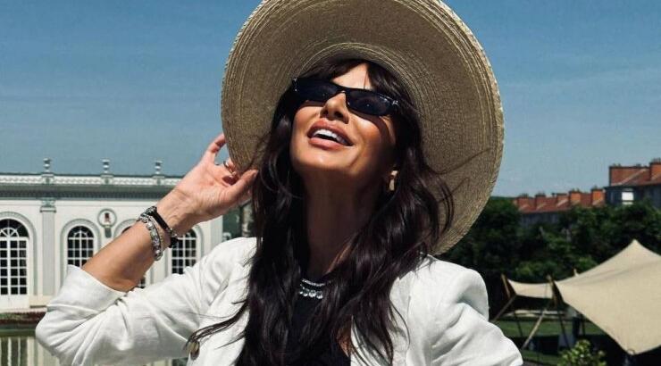 Ramona Filip: Casual chic στο Παρίσι παρακολούθησε τον αγώνα του Djokovic στο Roland Garros 