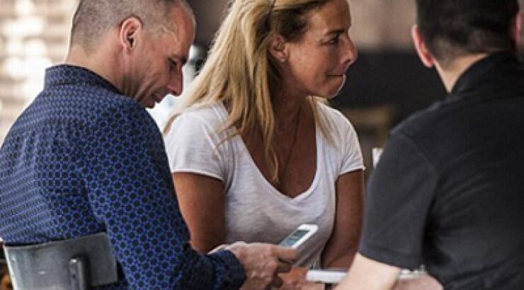 Τι έκανε λίγη ώρα μετά την παραίτησή του ο Βαρουφάκης [εικόνες]