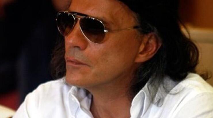 Γιατί φοράει συνέχεια γυαλιά ηλίου ο Ηλίας Ψινάκης