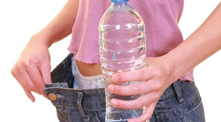 Πόσο νερό πρέπει να πίνουμε και πότε;