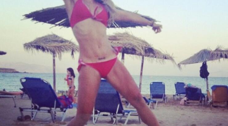 Hot και sexy η Ελεονώρα Μελέτη παίζει ρακέτες