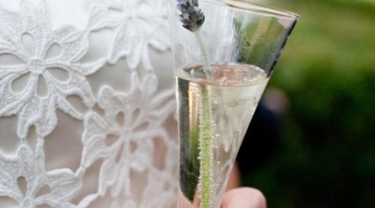 Πως να βάψετε τα νύχια σας τη μέρα του γάμου σας