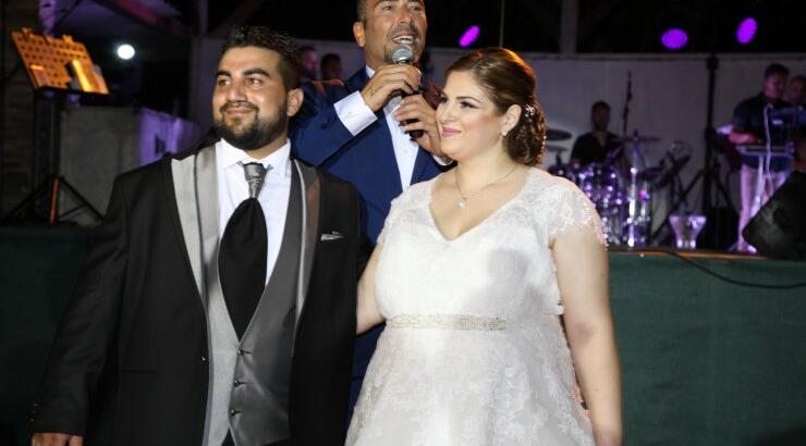 Ο γάμος Κυπρίων με τραγουδιστή τον Βαλάντη και καλεσμένο το Νίκο Αναστασιάδη
