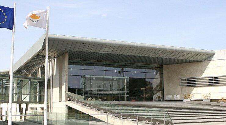 Το Ανώτατο αποφασίζει για τα ωράρια καταστημάτων