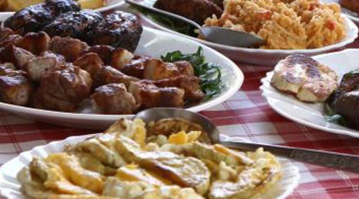 Η ταβέρνα που λατρέψαμε το 2016!