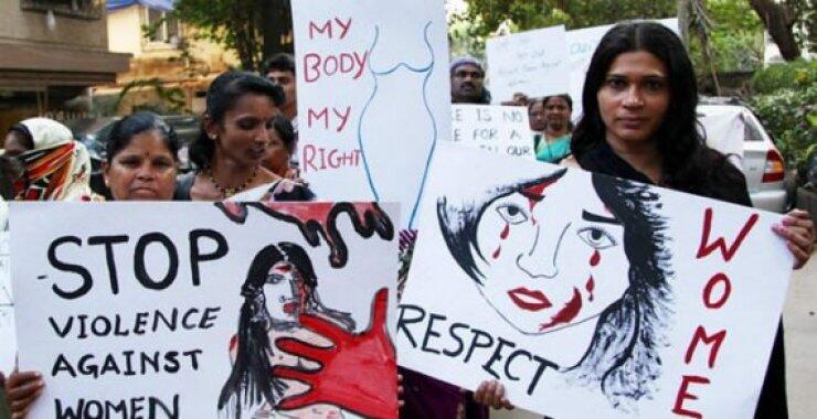 Εξωφρενικό: Βίαζαν 21χρονη μέσα σε αυτοκίνητο και οδηγούσαν στην πόλη!