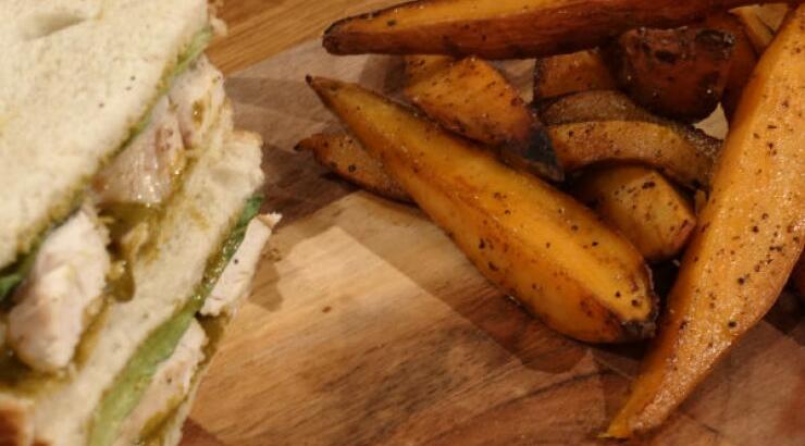 Coronation sandwich με κάρυ